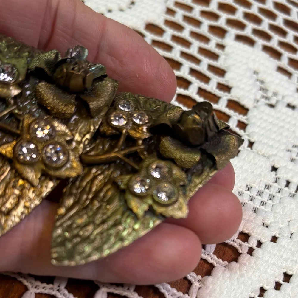 Vintage floral brass dress clips - Picture 5 of 8